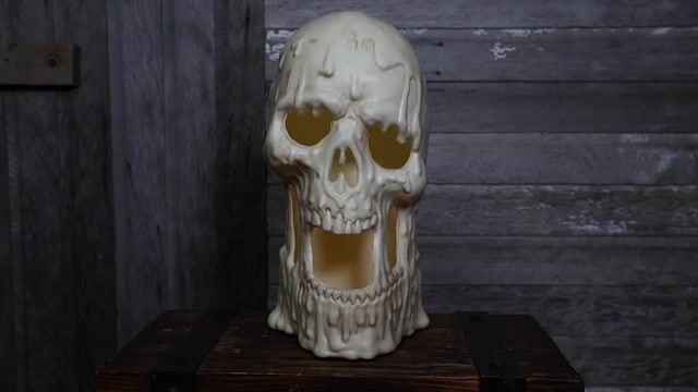 SNW83453ROY3UCO-0 20-Inch Light Up Melting Skull Halloween Decoration