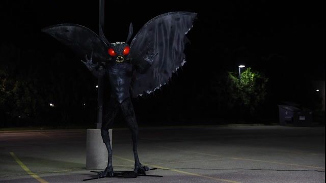 Summon urban legend straight to your lawn with this colossal 11.5FT Mothman animatronic! With eerie lights, motion, and a massive silhouette, it's sure to send guests running in fright.