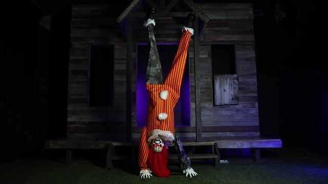 FUN99867 - 7ft Upsie-Davey the Handstanding Clown Animated Decoration