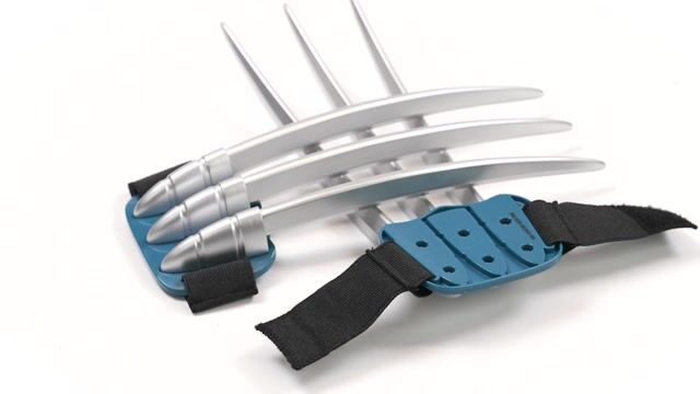 JWC2862 Wolverine Claws Callout Action