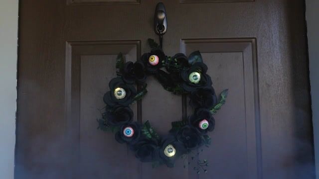 FUN4516 Wreath with 3 Bulbs color change LED Light
