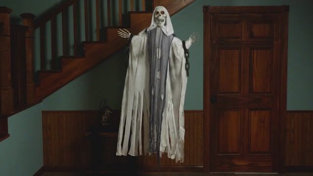 FUN3301 Animated 5ft Ghost Decoration