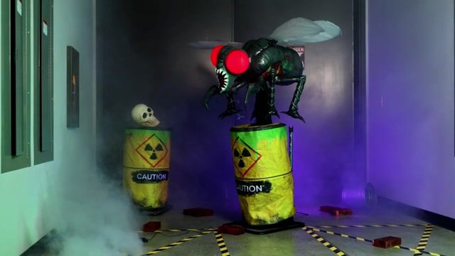 FUN99300_Mungo the Mutant Fly Animatronic Decoration
