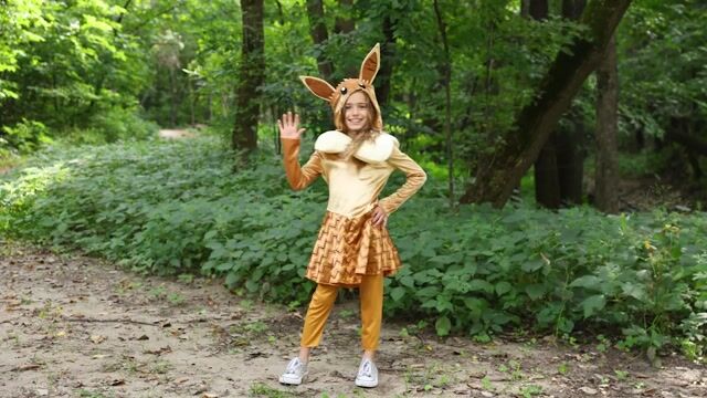 Perfect for Halloween, costume parties, or Pokémon-themed events, this comfortable and stylish costume will make your little one feel like they’ve stepped into the world of Pokémon. Catch all the fun with the Girl’s Deluxe Eevee Costume!