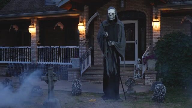 Be careful where you step, because this 9ft Giant Animated Scythe Reaper is waiting for you! Scare friends, family, and trick-or-treaters with this towering step-activated Halloween prop.