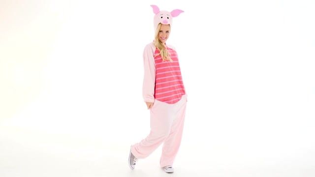 Be transformed in to the gallant and lovable Piglet this Halloween in this Winnie the Pooh Piglet Deluxe Adult Costume.