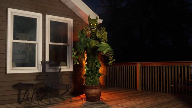 FUN99892 Snarling Seymour the Carnivorous Plant Animatronic Decoration